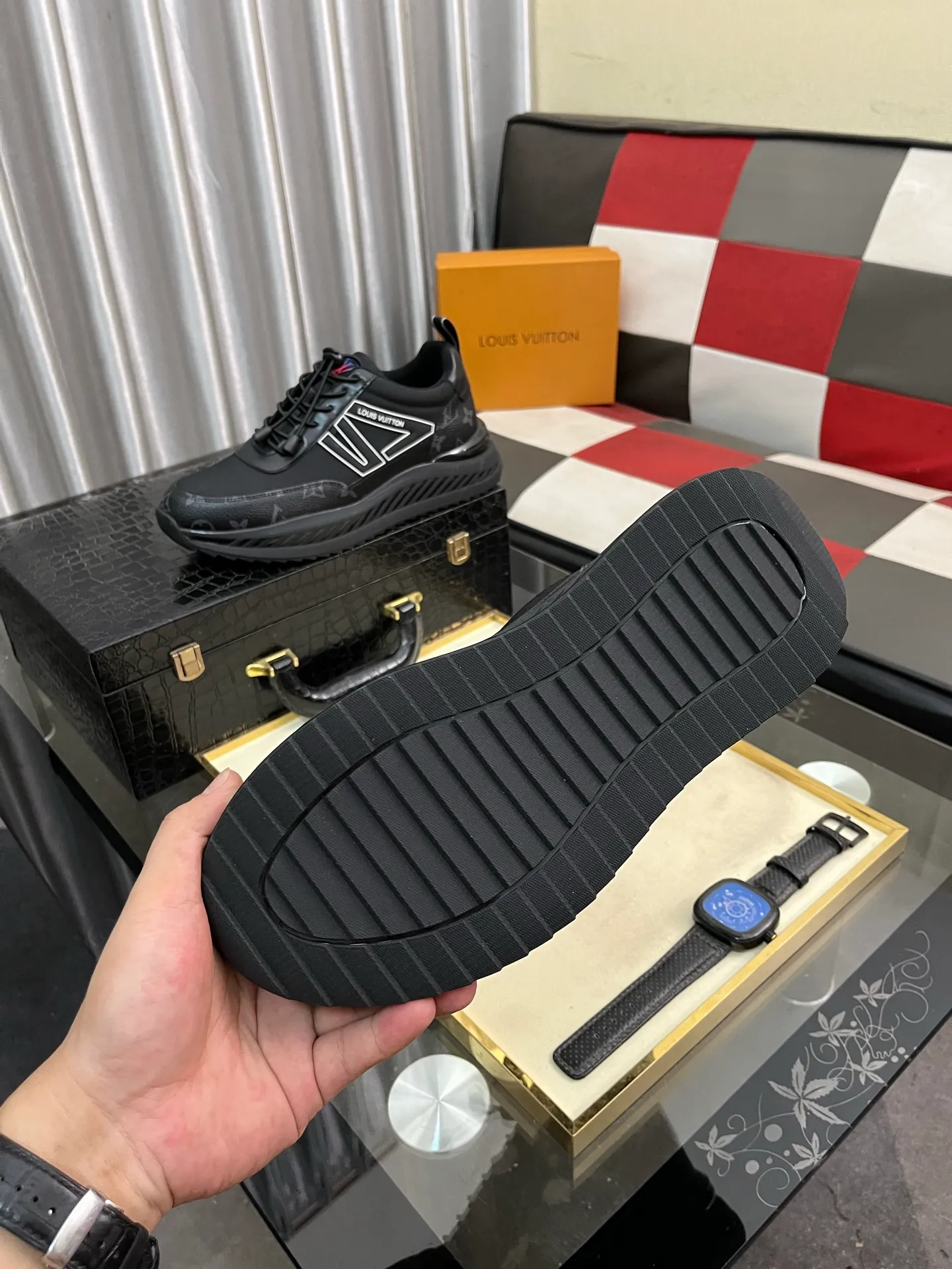 Men's shoes 💰458⌚️⌚️【LOUlS VUlTTON】Louis Vuitton ~ unique and casual style. LV counter purchasing 🏃casual shoes😍😍 are on sale at the men's counter at the same time. Italian imported brands select top-layer Italian cowhide. 🐑Sheepskin lining (refuses to discolor and grind feet) Sole: Original sole specially provided by the original factory 🎬Better in kind Code number: 38-444⃣️Color selection